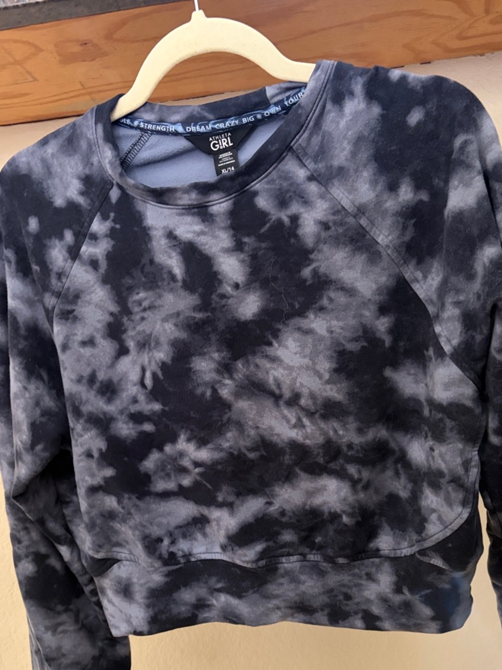 Athleta Girl Black & Gray Tie-Dye Cropped Sweatshirt